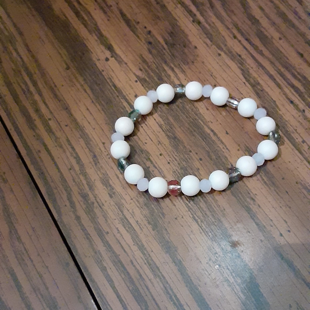Handcrafted stretch bracelet